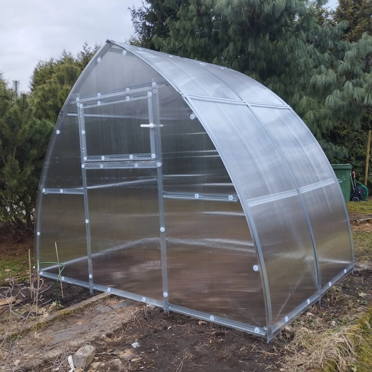 Serre La Pique en polycarbonate, vue d'ensemble - MaSerreVerte